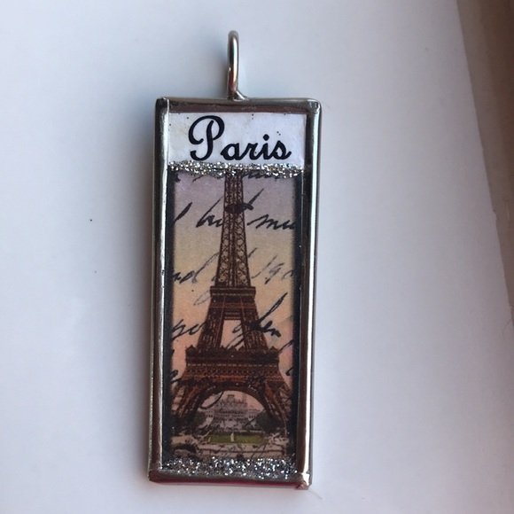 Set of 4 pendants for jewelry making 2 of the Eiffel tower of Paris and 2 crowns - Picture 4 of 14